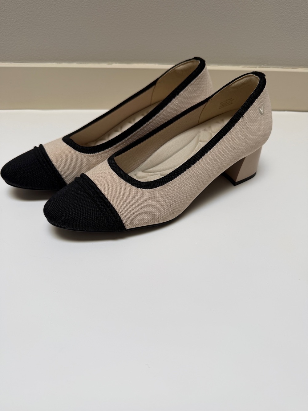 Vivaia Almond-Toe Stress Free Chunky Heels (Julie Arch Pro) Pumps Sz 40 / 9.5